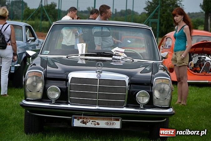 Zdjęcie w galerii na portalu naszraciborz.pl: Rekordowy zlot w Zabełkowie. Sto pojazdów wiadomości z regionu