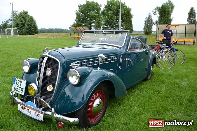 Zdjęcie w galerii na portalu naszraciborz.pl: Rekordowy zlot w Zabełkowie. Sto pojazdów wiadomości z regionu