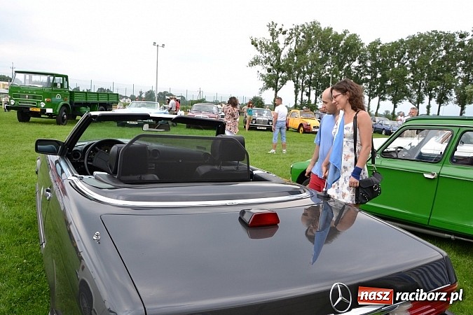 Zdjęcie w galerii na portalu naszraciborz.pl: Rekordowy zlot w Zabełkowie. Sto pojazdów wiadomości z regionu