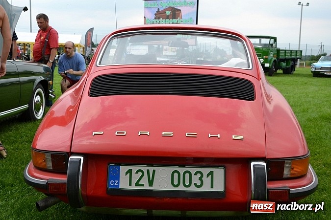 Zdjęcie w galerii na portalu naszraciborz.pl: Rekordowy zlot w Zabełkowie. Sto pojazdów wiadomości z regionu