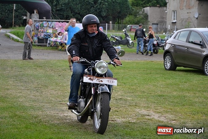 Zdjęcie w galerii na portalu naszraciborz.pl: Rekordowy zlot w Zabełkowie. Sto pojazdów wiadomości z regionu