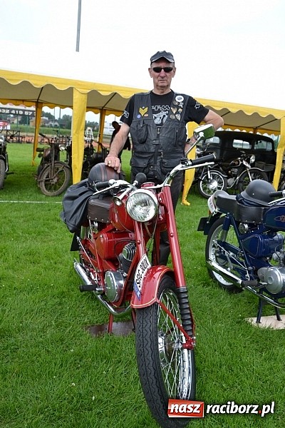 Zdjęcie w galerii na portalu naszraciborz.pl: Rekordowy zlot w Zabełkowie. Sto pojazdów wiadomości z regionu