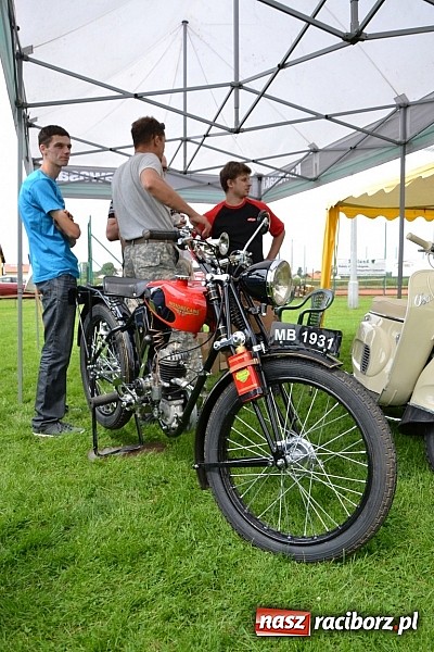 Zdjęcie w galerii na portalu naszraciborz.pl: Rekordowy zlot w Zabełkowie. Sto pojazdów wiadomości z regionu