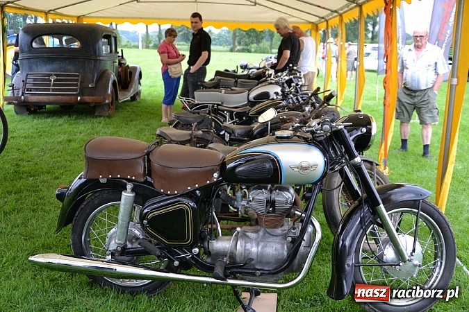 Zdjęcie w galerii na portalu naszraciborz.pl: Rekordowy zlot w Zabełkowie. Sto pojazdów wiadomości z regionu