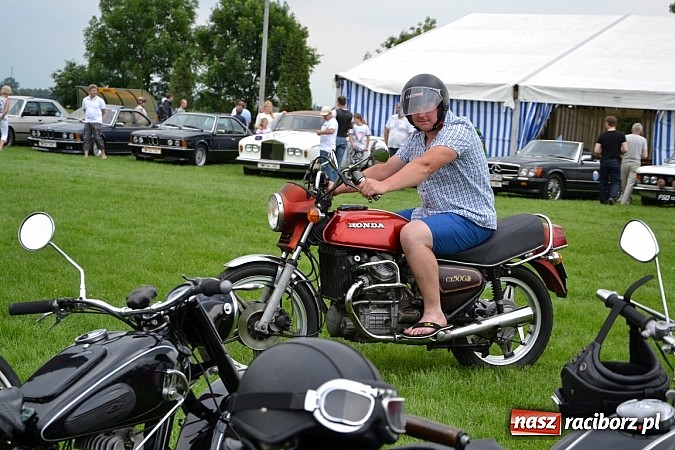 Zdjęcie w galerii na portalu naszraciborz.pl: Rekordowy zlot w Zabełkowie. Sto pojazdów wiadomości z regionu