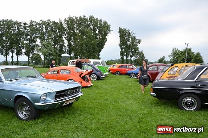 Zdjęcie w galerii na portalu naszraciborz.pl: Rekordowy zlot w Zabełkowie. Sto pojazdów wiadomości z regionu