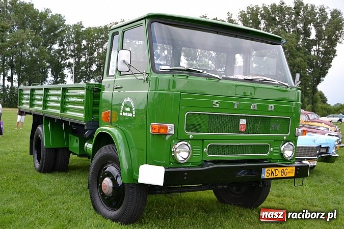 Zdjęcie w galerii na portalu naszraciborz.pl: Rekordowy zlot w Zabełkowie. Sto pojazdów wiadomości z regionu