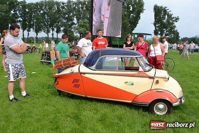 Zdjęcie w galerii na portalu naszraciborz.pl: Rekordowy zlot w Zabełkowie. Sto pojazdów wiadomości z regionu