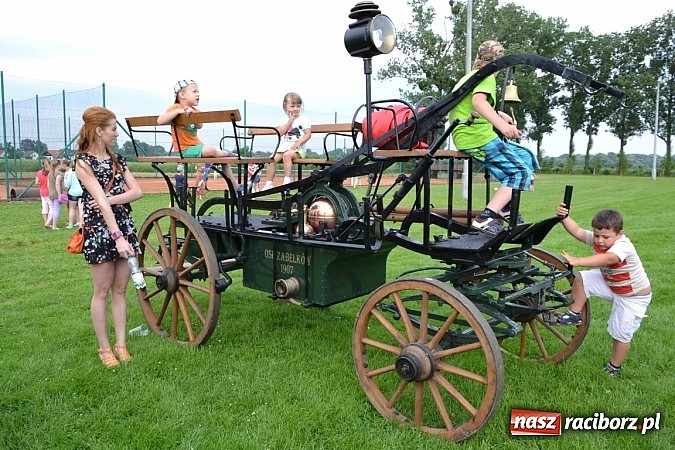Zdjęcie w galerii na portalu naszraciborz.pl: Rekordowy zlot w Zabełkowie. Sto pojazdów wiadomości z regionu