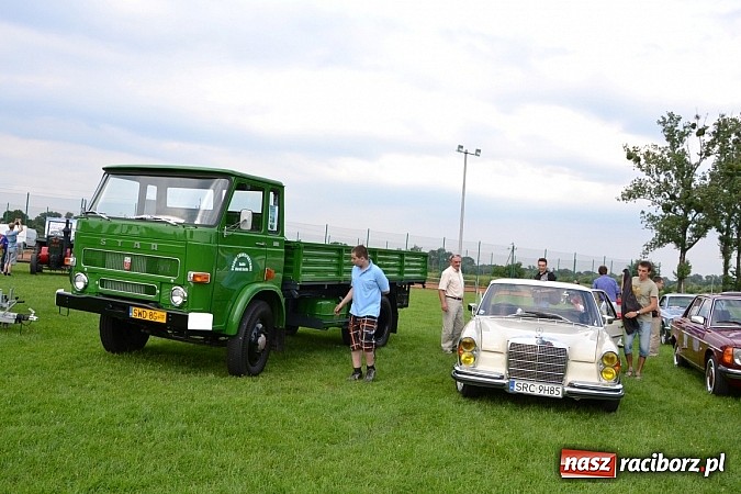 Zdjęcie w galerii na portalu naszraciborz.pl: Rekordowy zlot w Zabełkowie. Sto pojazdów wiadomości z regionu