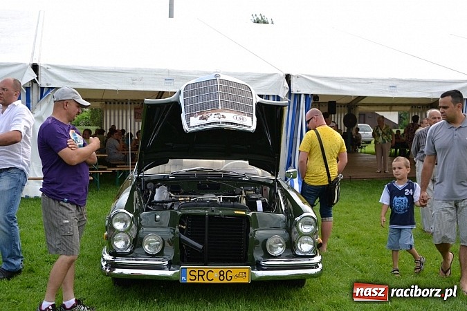 Zdjęcie w galerii na portalu naszraciborz.pl: Rekordowy zlot w Zabełkowie. Sto pojazdów wiadomości z regionu