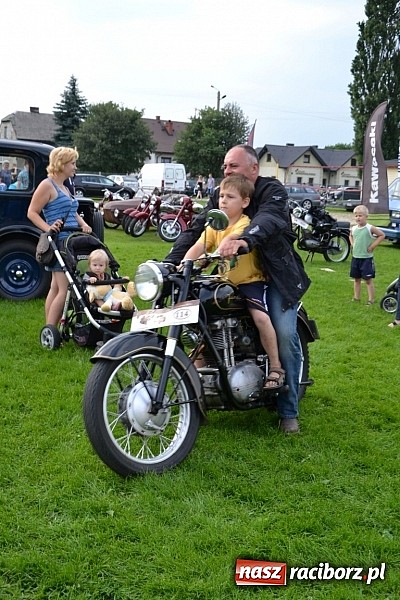 Zdjęcie w galerii na portalu naszraciborz.pl: Rekordowy zlot w Zabełkowie. Sto pojazdów wiadomości z regionu