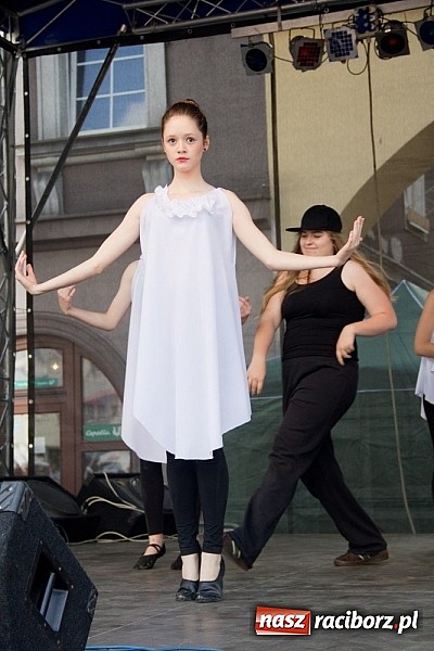 Zdjęcie w galerii na portalu naszraciborz.pl: Dni Raciborza - występy artystyczne na Rynku wiadomości z regionu