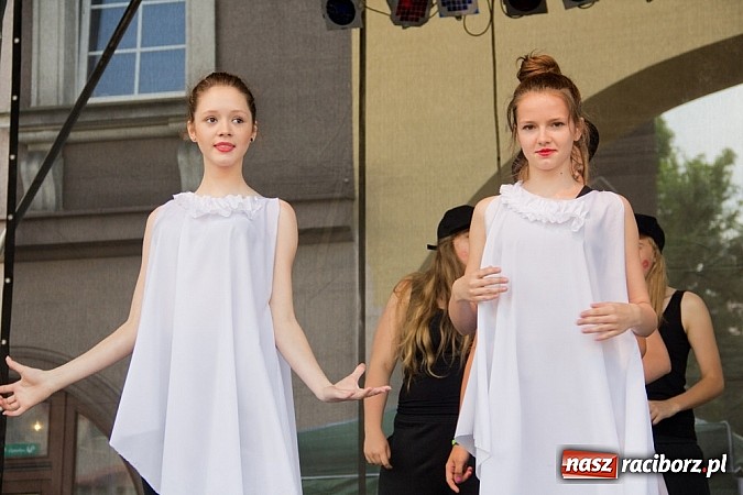 Zdjęcie w galerii na portalu naszraciborz.pl: Dni Raciborza - występy artystyczne na Rynku wiadomości z regionu