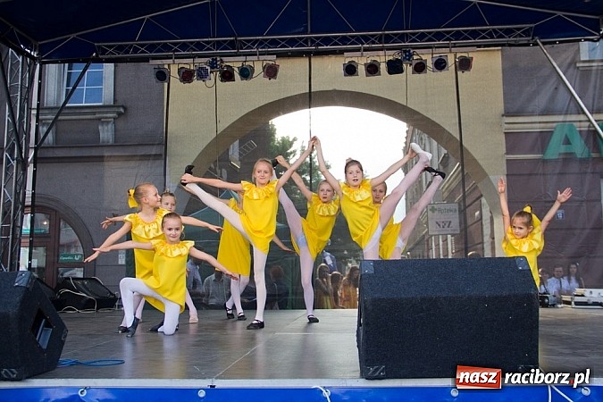Zdjęcie w galerii na portalu naszraciborz.pl: Dni Raciborza - występy artystyczne na Rynku wiadomości z regionu