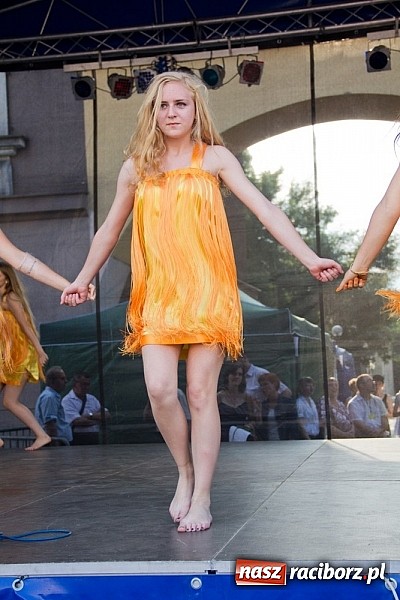 Zdjęcie w galerii na portalu naszraciborz.pl: Dni Raciborza - występy artystyczne na Rynku wiadomości z regionu