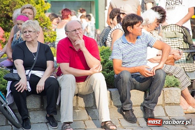 Zdjęcie w galerii na portalu naszraciborz.pl: Dni Raciborza - występy artystyczne na Rynku wiadomości z regionu