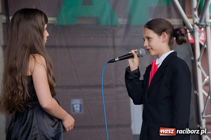Zdjęcie w galerii na portalu naszraciborz.pl: Dni Raciborza - występy artystyczne na Rynku wiadomości z regionu