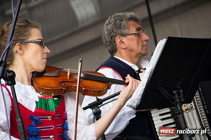 Zdjęcie w galerii na portalu naszraciborz.pl: Dni Raciborza - występy artystyczne na Rynku wiadomości z regionu