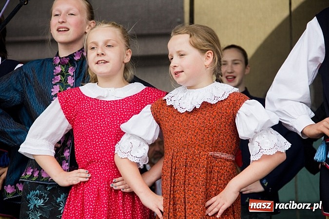 Zdjęcie w galerii na portalu naszraciborz.pl: Dni Raciborza - występy artystyczne na Rynku wiadomości z regionu