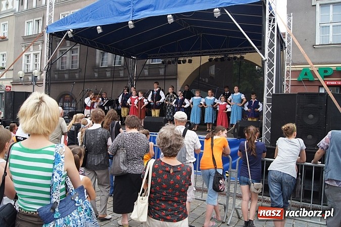 Zdjęcie w galerii na portalu naszraciborz.pl: Dni Raciborza - występy artystyczne na Rynku wiadomości z regionu