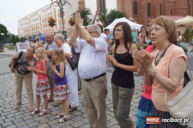 Zdjęcie w galerii na portalu naszraciborz.pl: Dni Raciborza - występy artystyczne na Rynku wiadomości z regionu
