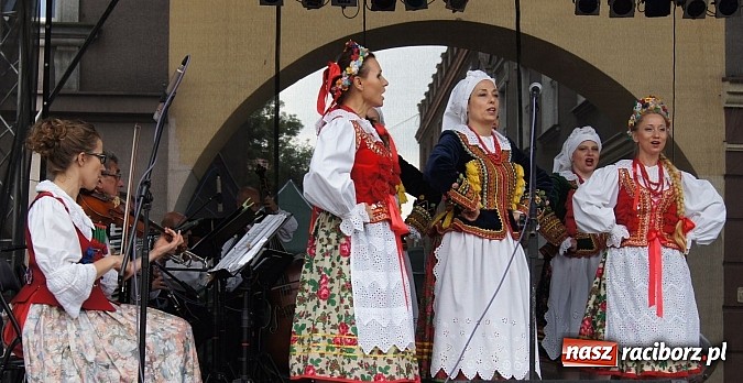 Zdjęcie w galerii na portalu naszraciborz.pl: Dni Raciborza - występy artystyczne na Rynku wiadomości z regionu