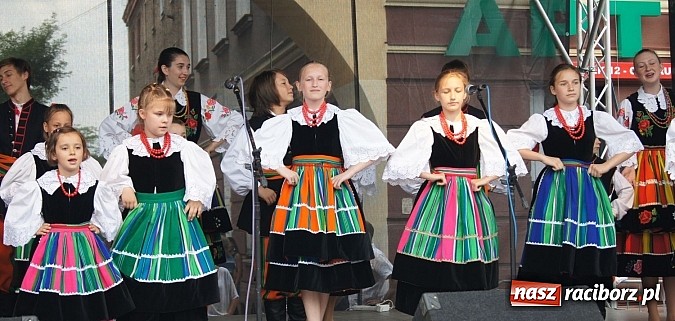 Zdjęcie w galerii na portalu naszraciborz.pl: Dni Raciborza - występy artystyczne na Rynku wiadomości z regionu