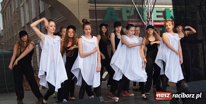 Zdjęcie w galerii na portalu naszraciborz.pl: Dni Raciborza - występy artystyczne na Rynku wiadomości z regionu