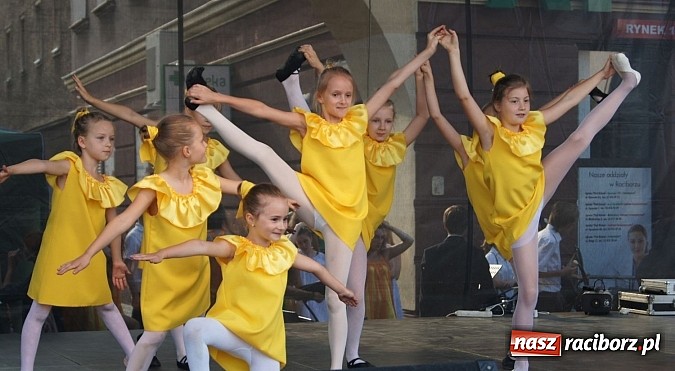 Zdjęcie w galerii na portalu naszraciborz.pl: Dni Raciborza - występy artystyczne na Rynku wiadomości z regionu