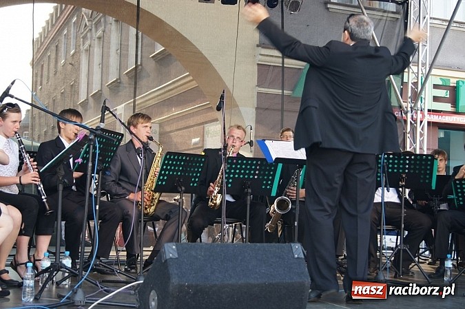 Zdjęcie w galerii na portalu naszraciborz.pl: Dni Raciborza - występy artystyczne na Rynku wiadomości z regionu