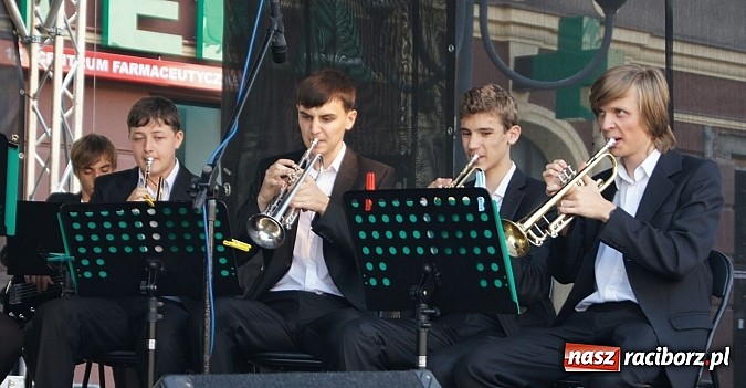 Zdjęcie w galerii na portalu naszraciborz.pl: Dni Raciborza - występy artystyczne na Rynku wiadomości z regionu
