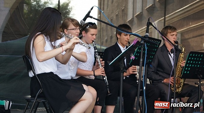 Zdjęcie w galerii na portalu naszraciborz.pl: Dni Raciborza - występy artystyczne na Rynku wiadomości z regionu