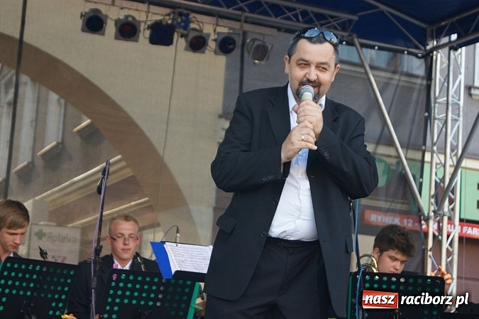 Zdjęcie w galerii na portalu naszraciborz.pl: Dni Raciborza - występy artystyczne na Rynku wiadomości z regionu