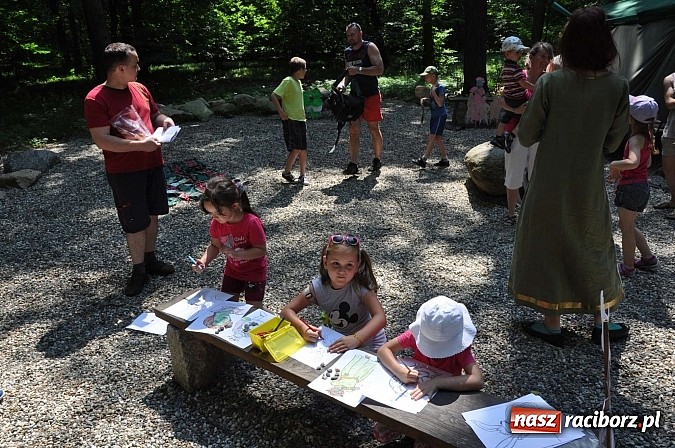Zdjęcie w galerii na portalu naszraciborz.pl: Bajkowy las - moc rodzinnej zabawy w Oborze wiadomości z regionu