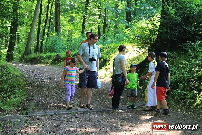 Zdjęcie w galerii na portalu naszraciborz.pl: Bajkowy las - moc rodzinnej zabawy w Oborze wiadomości z regionu