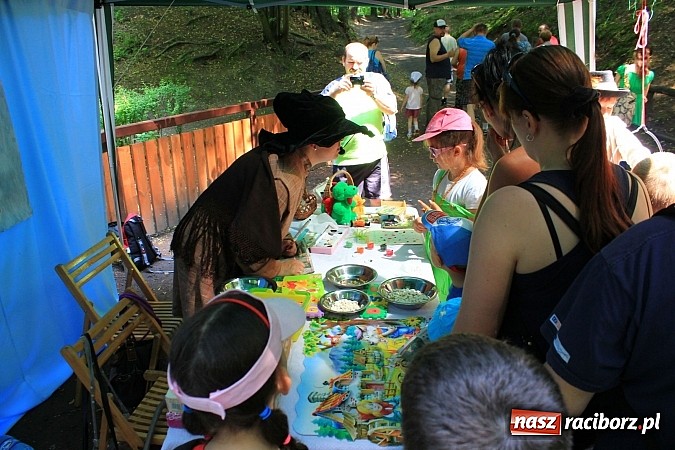 Zdjęcie w galerii na portalu naszraciborz.pl: Bajkowy las - moc rodzinnej zabawy w Oborze wiadomości z regionu