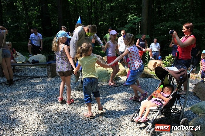 Zdjęcie w galerii na portalu naszraciborz.pl: Bajkowy las - moc rodzinnej zabawy w Oborze wiadomości z regionu