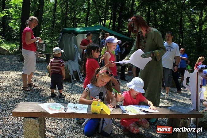 Zdjęcie w galerii na portalu naszraciborz.pl: Bajkowy las - moc rodzinnej zabawy w Oborze wiadomości z regionu