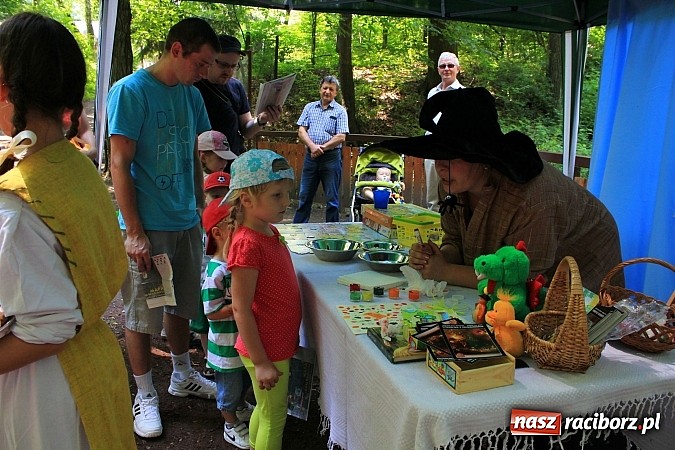 Zdjęcie w galerii na portalu naszraciborz.pl: Bajkowy las - moc rodzinnej zabawy w Oborze wiadomości z regionu