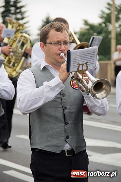 Zdjęcie w galerii na portalu naszraciborz.pl: Barwna parada dzieci i młodzieży przeszła z placu Długosza na stadion OSiR wiadomości z regionu