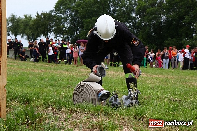 Zdjęcie w galerii na portalu naszraciborz.pl: Gminne zawody sportowo-pożarnicze w Modzurowie z okazji jubileuszu OSP wiadomości z regionu