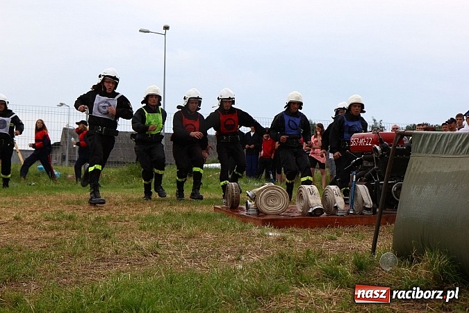 Zdjęcie w galerii na portalu naszraciborz.pl: Gminne zawody sportowo-pożarnicze w Modzurowie z okazji jubileuszu OSP wiadomości z regionu