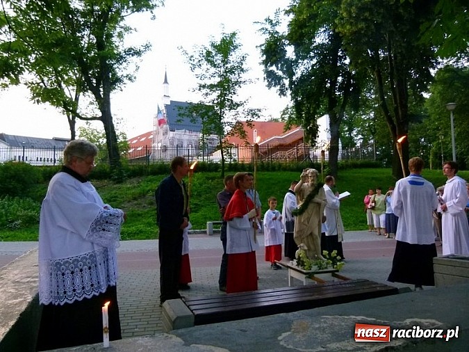Zdjęcie w galerii na portalu naszraciborz.pl: Wieczór świętojański na Ostrogu wiadomości z regionu