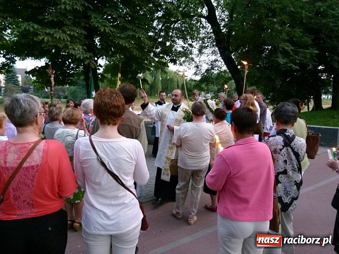 Zdjęcie w galerii na portalu naszraciborz.pl: Wieczór świętojański na Ostrogu wiadomości z regionu