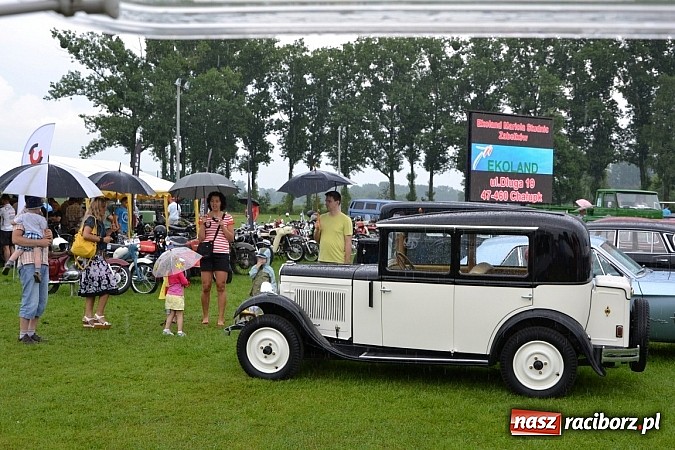 Zdjęcie w galerii na portalu naszraciborz.pl: Jaguar MK 2 z 1967 roku najpiękniejszym oldtimerem zlotu w Zabełkowie wiadomości z regionu