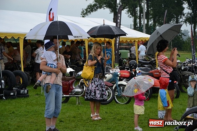 Zdjęcie w galerii na portalu naszraciborz.pl: Jaguar MK 2 z 1967 roku najpiękniejszym oldtimerem zlotu w Zabełkowie wiadomości z regionu