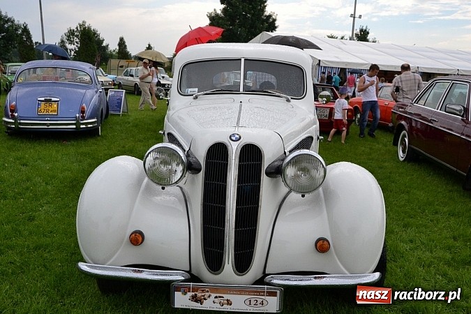 Zdjęcie w galerii na portalu naszraciborz.pl: Jaguar MK 2 z 1967 roku najpiękniejszym oldtimerem zlotu w Zabełkowie wiadomości z regionu