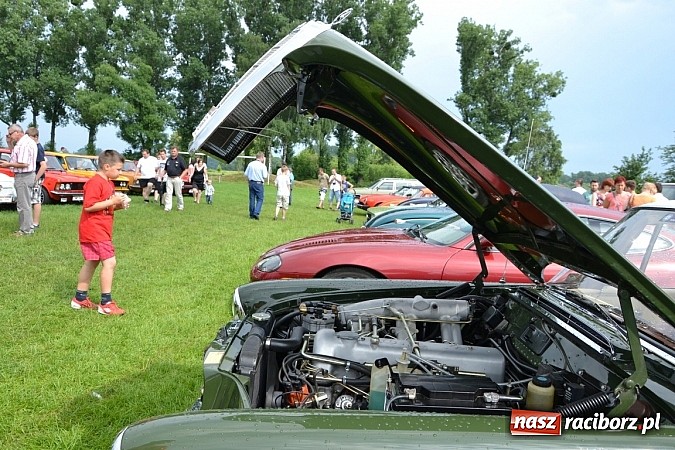 Zdjęcie w galerii na portalu naszraciborz.pl: Jaguar MK 2 z 1967 roku najpiękniejszym oldtimerem zlotu w Zabełkowie wiadomości z regionu