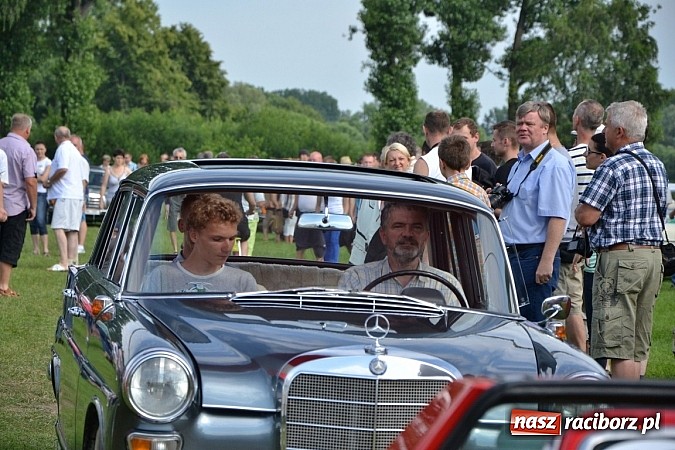 Zdjęcie w galerii na portalu naszraciborz.pl: Jaguar MK 2 z 1967 roku najpiękniejszym oldtimerem zlotu w Zabełkowie wiadomości z regionu